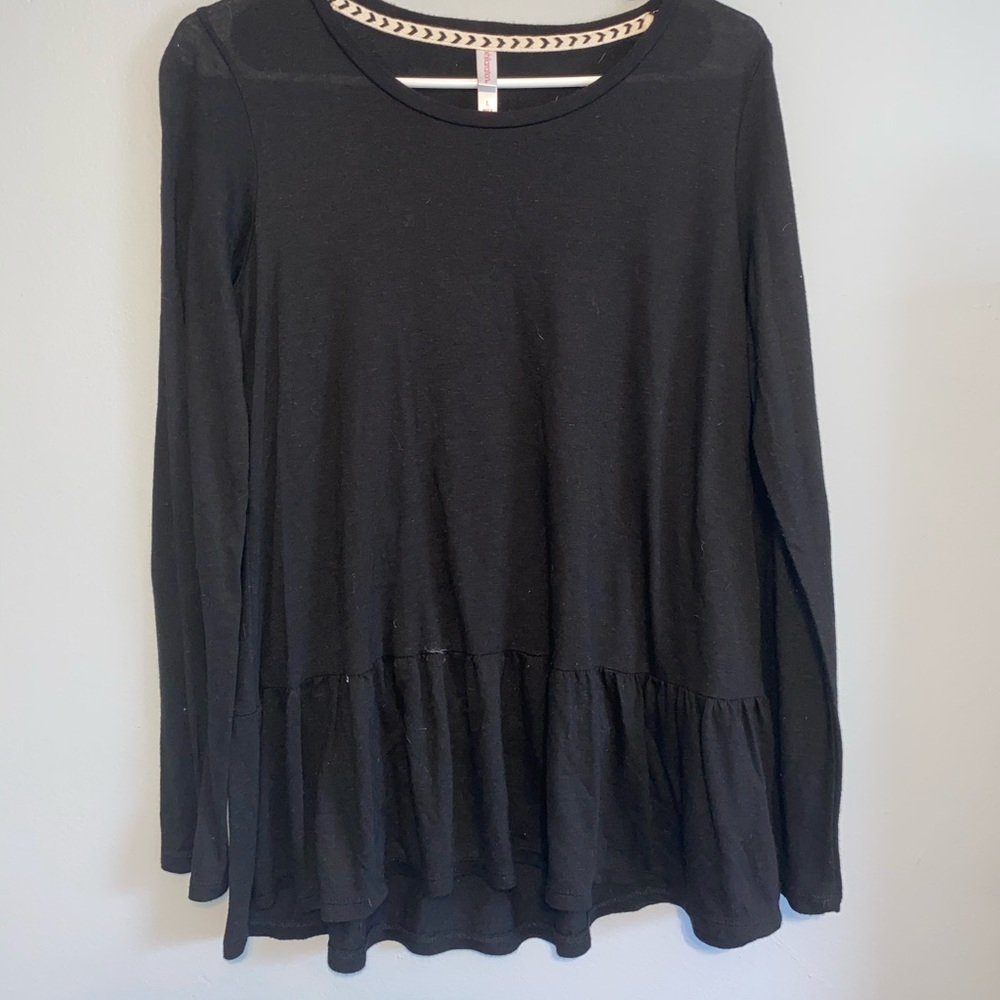 Long sleeve black tee